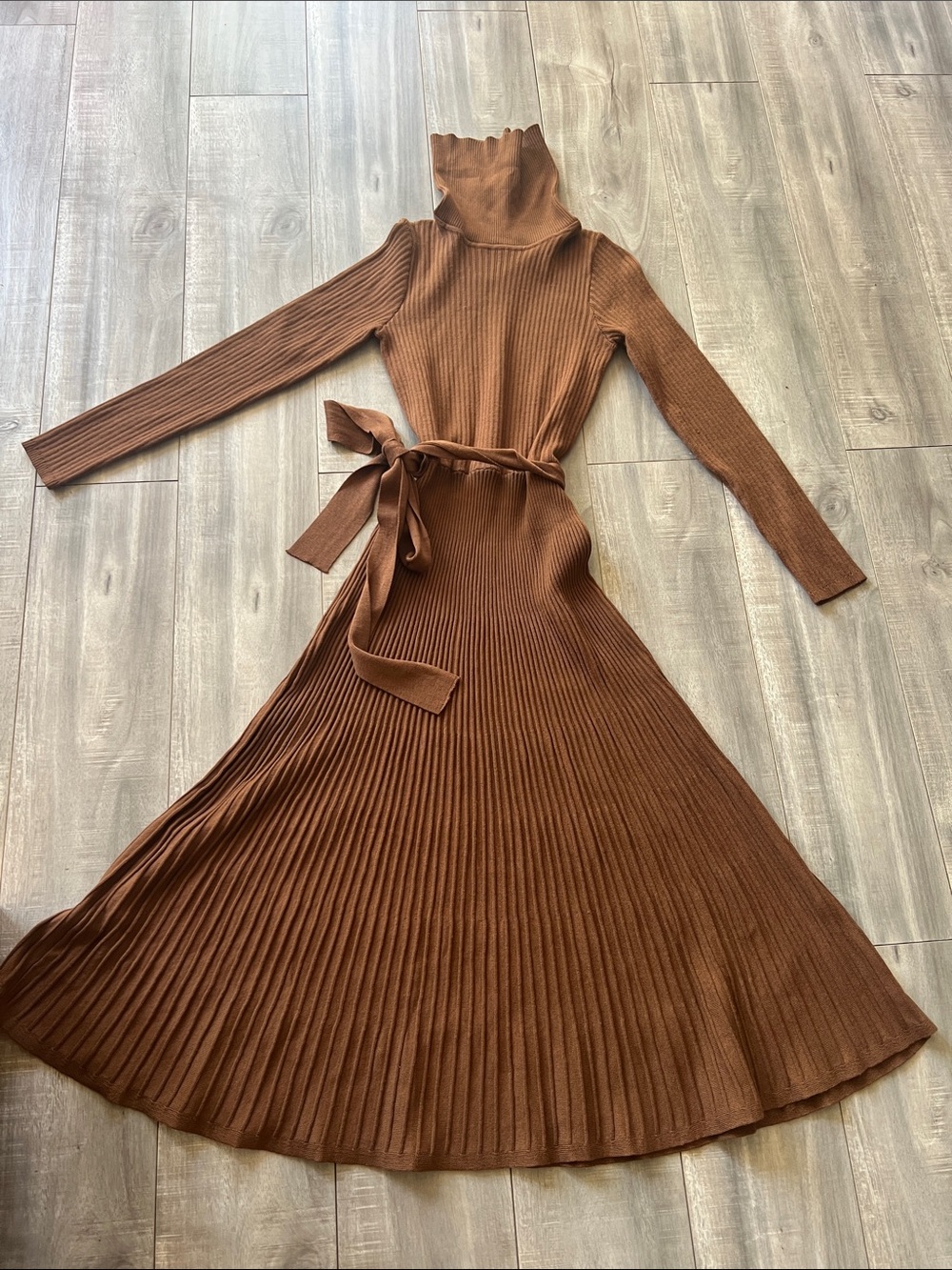 julia jordan Long Sleeve Ribbed Turtleneck Midi Dress in Brown